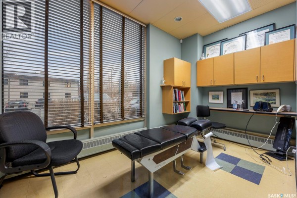 A 2343 Broad Street, Regina, SK S4P1Z1 Photo 5