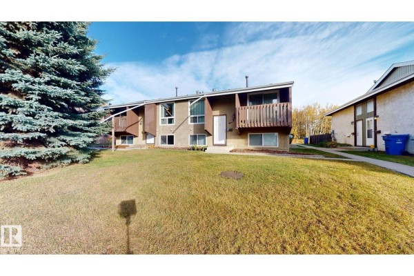 Dining room - #a 5940 45 Av, Lacombe, AB T4L1V7 Photo 2