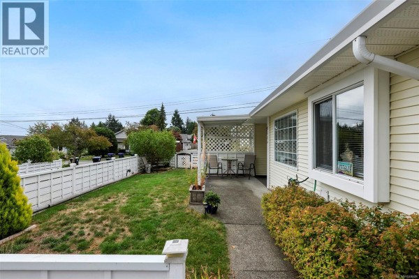 Bathroom - A 811 Park Pl, Courtenay, BC V9N8N1 Photo 3