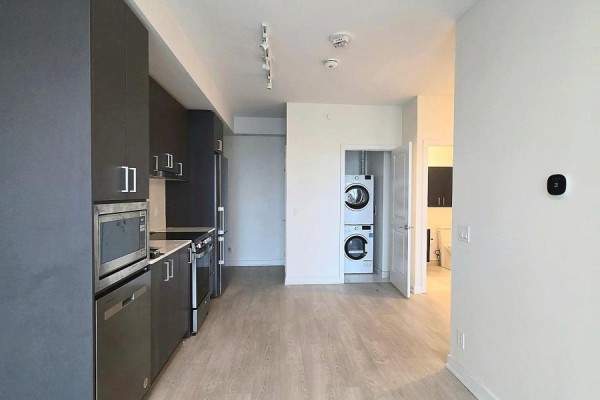 Primary Bedroom - A1606 - 30 Upper Mall Way, Vaughan, ON L4J0L7 Photo 4