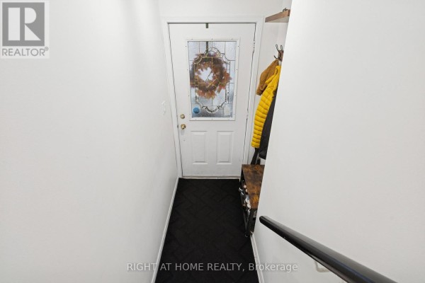 Living room - A30 - 108 Finch Avenue W, Toronto, ON M2N6W6 Photo 5