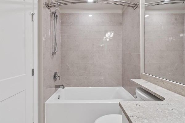 A425 8233 208b Street Street, Langley, BC V2Y4M7 Photo 5