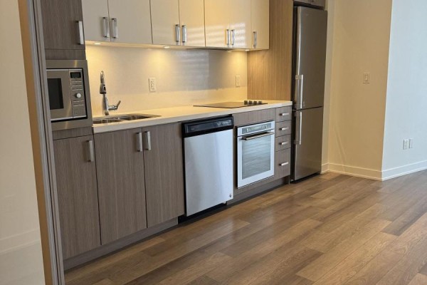 Den - A429 - 5230 Dundas Street, Burlington, ON L7L0J5 Photo 4