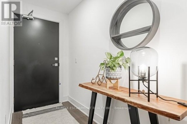 Kitchen - A501 - 5230 Dundas Street, Burlington, ON L7R3X4 Photo 2