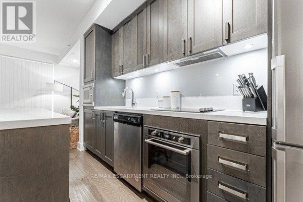 Bedroom - A501 - 5230 Dundas Street, Burlington, ON L7R3X4 Photo 5