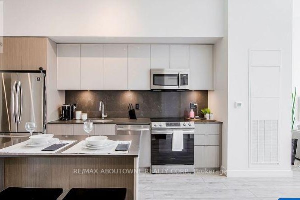 Primary Bedroom - A917 - 125 Bronte Road, Oakville, ON L6L3C1 Photo 4