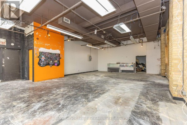 Abu - 381 Richmond Street E, Toronto, ON M5A1P6 Photo 4