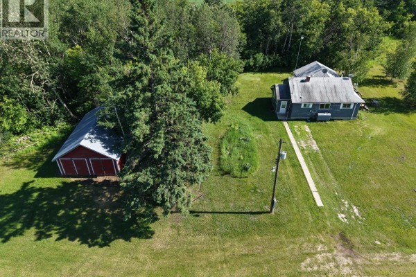 Living room - Acreage Near Shipman In North-east Saskatchewan, Torch River Rm No  488, SK S0J2Z0 Photo 2