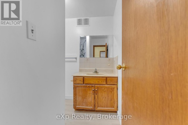 Apt 2 - 2 King Street, Quinte West, ON K8V3V7 Photo 5