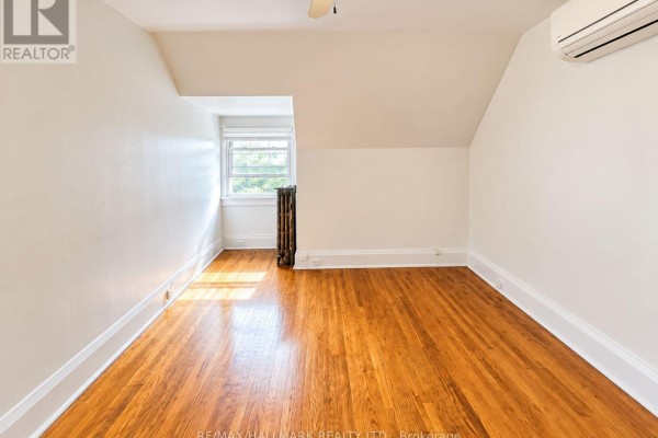 Bathroom - Apt 3 - 338 Vaughan Road, Toronto, ON M6C2N6 Photo 3