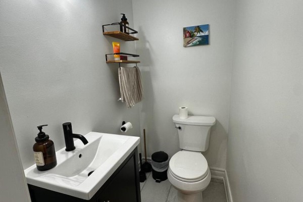 Apt.  A - 473 Cosburn Avenue, Toronto, ON M4J2N6 Photo 4