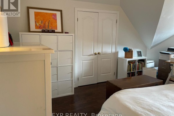 Apt. #2 - 223 Evelyn Avenue, Toronto, ON M6P2Z8 Photo 5