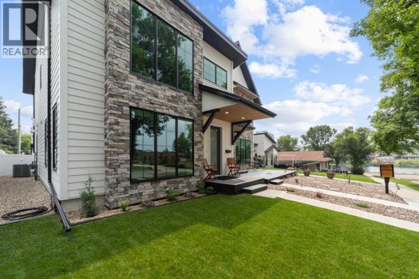 4pc Bathroom - B+d, 4825 54 Street, Camrose, AB T4V2A3 Photo 4