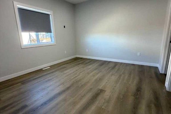 4pc Bathroom - B, 10206 128 Avenue, Grande Prairie, AB T8V6S9 Photo 5
