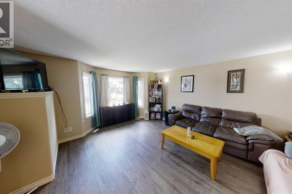 Bedroom - B, 9334 Lakeland Drive, Grande Prairie, AB T8X1N5 Photo 3