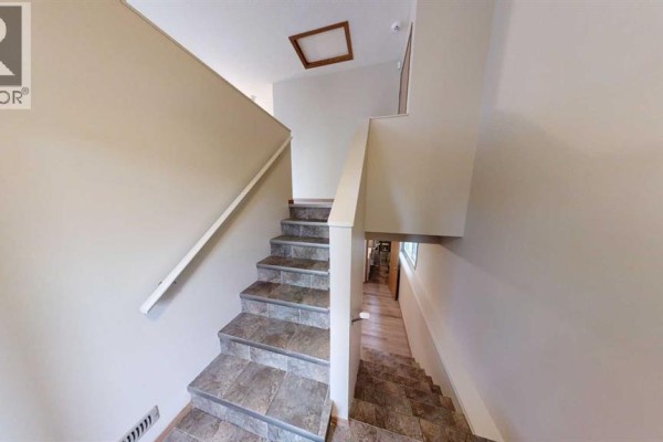 4pc Bathroom - B, 9901 109 Avenue, Grande Prairie, AB T8V1R7 Photo 2