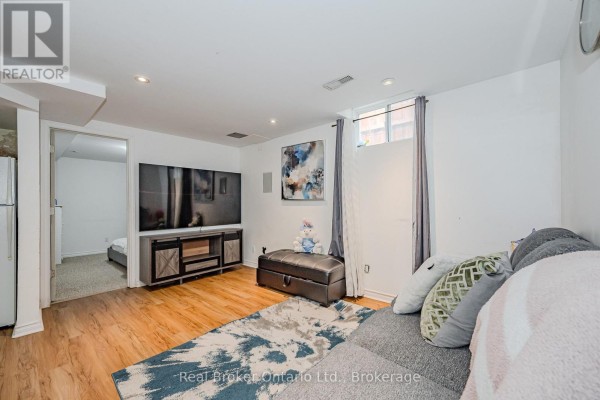 Living room - B - 14 Southcreek Trail, Guelph, ON N1G4Y8 Photo 5