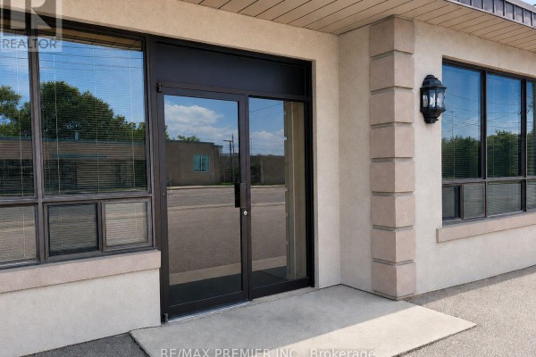 B - 17 Oakland Avenue, Toronto, ON M9M2H9 Photo 4