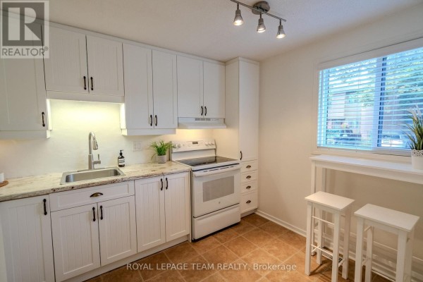 Dining room - B - 2 Larkshire Lane, Ottawa, ON K2J1Y6 Photo 4