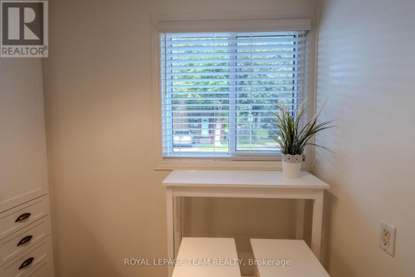Living room - B - 2 Larkshire Lane, Ottawa, ON K2J1Y6 Photo 5