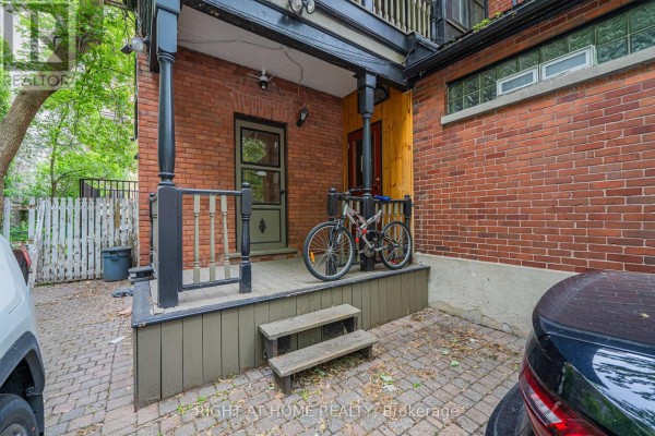 B - 220 Lyon Street N, Ottawa, ON, photo 2