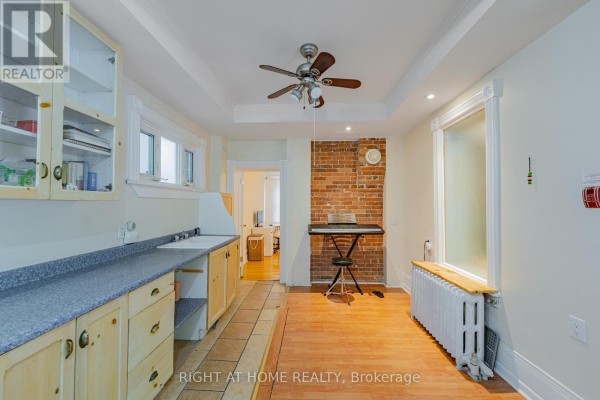 B - 220 Lyon Street N, Ottawa, ON K1R5V7 Photo 4