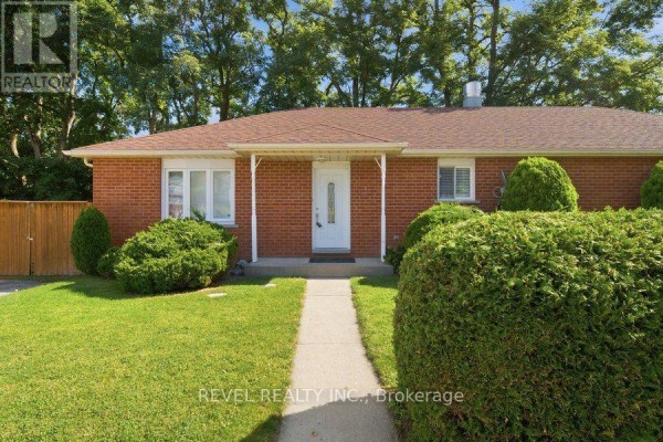 Living room - B - 286 Oakland Road, Brant, ON N0E1R0 Photo 2