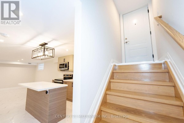 Dining room - B - 31 Mariposa Avenue, Toronto, ON M6N4A1 Photo 2