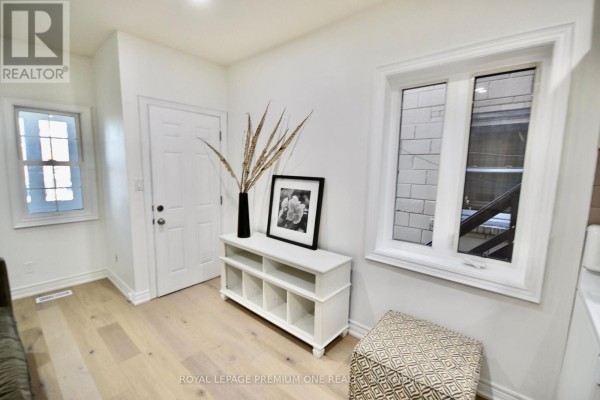 B - 312 Rustic Road, Toronto, ON M6L1W5 Photo 4
