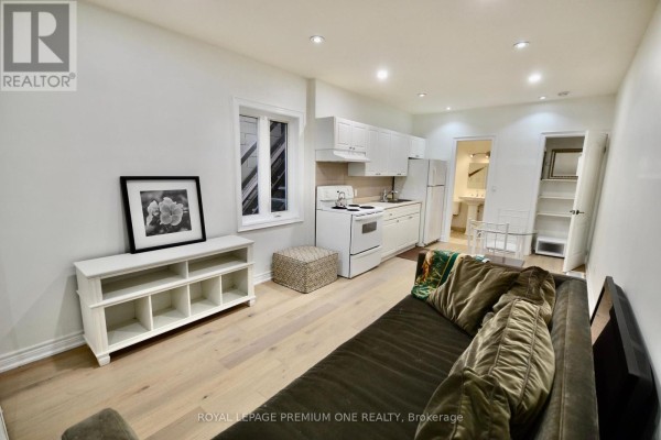 B - 312 Rustic Road, Toronto, ON M6L1W5 Photo 5