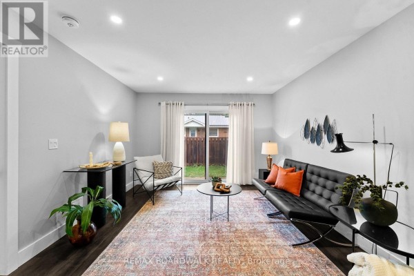 Living room - B - 32 David Street, Edwardsburgh/cardinal, ON K0E1X0 Photo 4