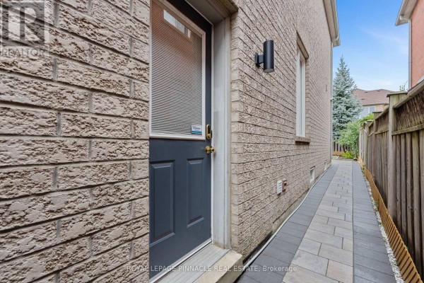 B - 3265 Topeka Drive, Mississauga, ON L5M7V1 Photo 2