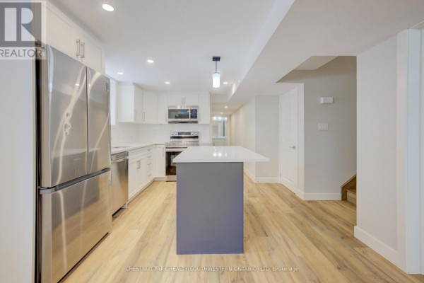 Primary Bedroom - B - 35 Second Avenue, Kitchener, ON N2C1N4 Photo 3