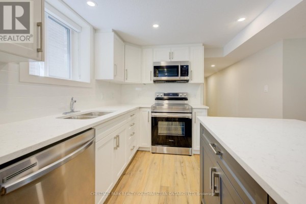 Laundry room - B - 35 Second Avenue, Kitchener, ON N2C1N4 Photo 4