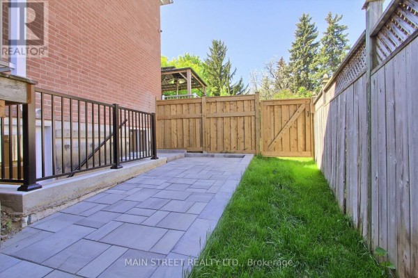 Family room - B - 4 Carrington Place, Bradford West Gwillimbury, ON L3Z2V3 Photo 3