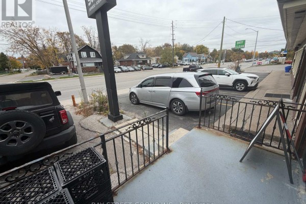 B - 4471 Highway 7, Markham, ON L3R1M1 Photo 2