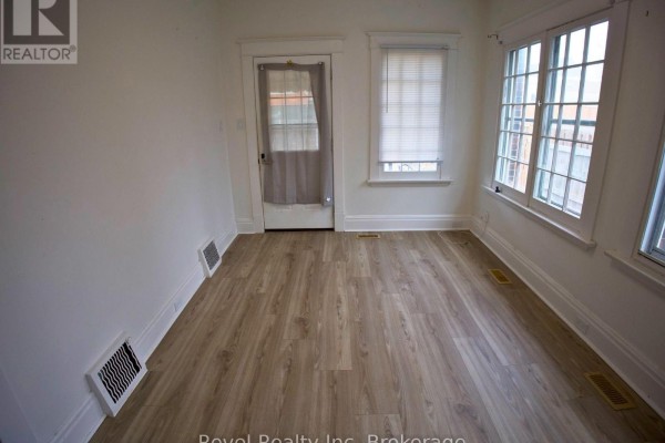 Bedroom 2 - B - 511 King Street, Woodstock, ON N4S1M7 Photo 4