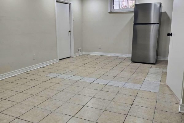 Kitchen - B - 537 Clarke Road, London East, ON N5V2E1 Photo 4