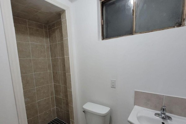 Living room - B - 555 Ritson Road S, Oshawa, ON L1H5K6 Photo 3
