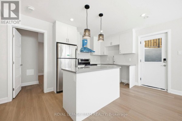 B - 7 Gwynne Avenue, Ottawa, ON K1Y1X1 Photo 5