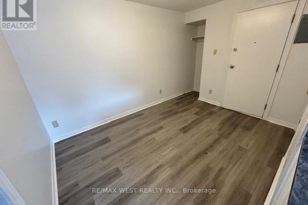 Kitchen - B - 88 Uxbridge Avenue, Toronto, ON M6N1C5 Photo 2