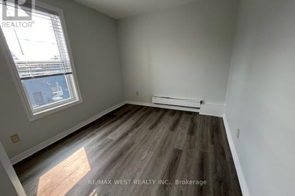 Bedroom - B - 88 Uxbridge Avenue, Toronto, ON M6N1C5 Photo 4