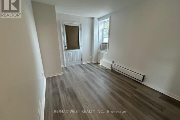 B - 88 Uxbridge Avenue, Toronto, ON M6N1C5 Photo 5