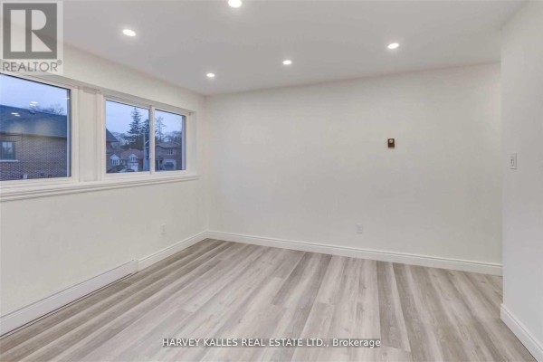 B - 901 Millwood Road, Toronto, ON M4G1X2 Photo 2