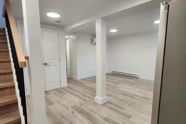 B - 907 Smyth Road, Ottawa, ON K1G1P5 Photo 5