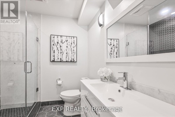 B - 922 Logan Avenue, Toronto, ON M4K3E4 Photo 4