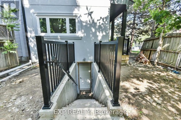 B - 922 Logan Avenue, Toronto, ON M4K3E4 Photo 5