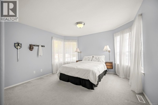 Living room - B 2118 Mission Rd, Courtenay, BC V9N8Y7 Photo 5