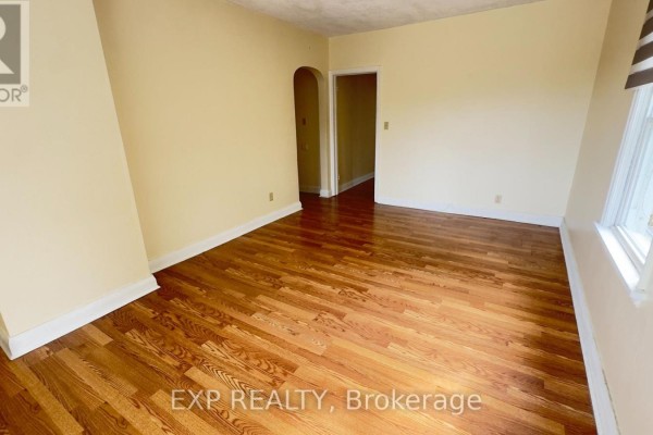 Kitchen - B 2nd Floor - 2 South Drive S, St  Catharines, ON L2R4T8 Photo 4
