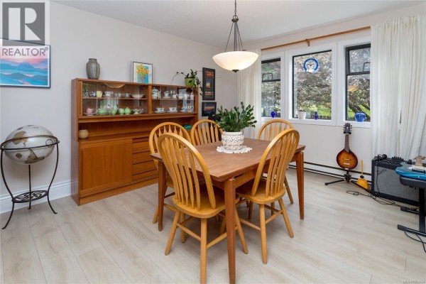 Bedroom - B 3876 Finnerty Rd, Saanich, BC V8N4A2 Photo 4